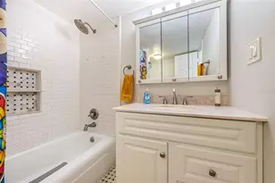 4650 Cove Cir, Saint Petersburg, FL 33708 - Photo 33