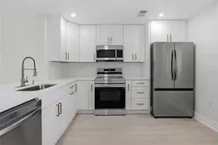 2682 Sabal Springs Cir, Clearwater, FL 33761 - Photo 5