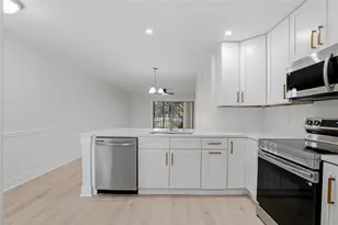 2682 Sabal Springs Cir, Clearwater, FL 33761 - Photo 9