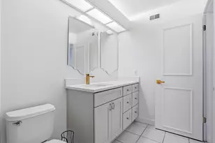 2682 Sabal Springs Cir, Clearwater, FL 33761 - Photo 23