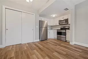 8602 Huron Ct, Tampa, FL 33614 - Photo 5