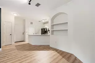 10108 Courtney Oaks Cir, Tampa, FL 33619 - Photo 11