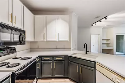 10108 Courtney Oaks Circle #101, Tampa, FL 33619 - Photo 7