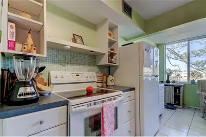 4710 Bay Street NE #204, Saint Petersburg, FL 33703 - Photo 11