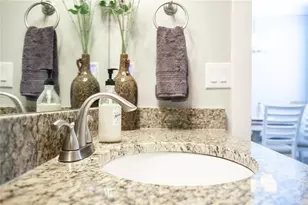 1273 Savona Dr NE, Saint Petersburg, FL 33702 - Photo 15