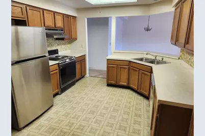 9896 Lake Seminole Drive E, Largo, FL 33773 - Photo 13