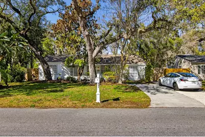 815 W Lowry Lane, Tampa, FL 33604 - Photo 1