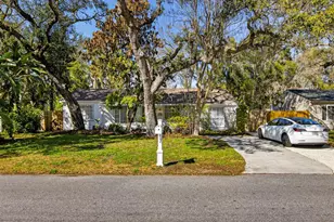 815 W Lowry Ln, Tampa, FL 33604 - Photo 1