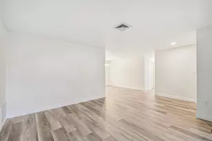 3165 Woodmont Dr, Sarasota, FL 34232 - Photo 11