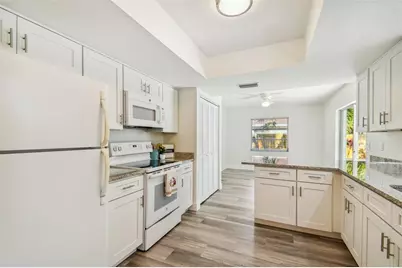 3165 Woodmont Drive, Sarasota, FL 34232 - Photo 23