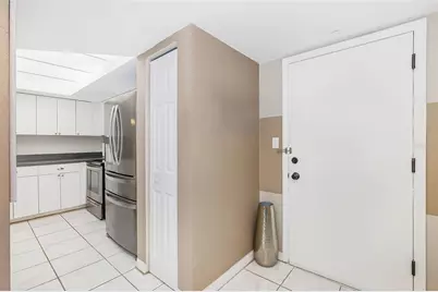 51 Island Way #108, Clearwater Beach, FL 33767 - Photo 5