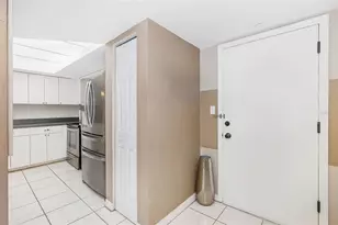 51 Island Way, Clearwater Beach, FL 33767 - Photo 5