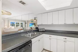 51 Island Way, Clearwater Beach, FL 33767 - Photo 23