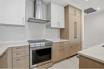 275 1st Ave S #1008, Saint Petersburg, FL 33701 - Photo 9