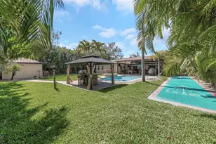 1437 Country Club Rd N Road N, Saint Petersburg, FL 33710 - Photo 21