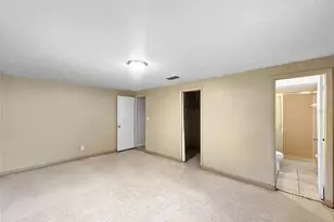 2006 Cricket Ln, Valrico, FL 33594 - Photo 9