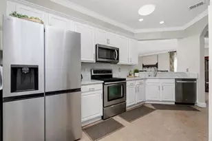 11162 Campazzo Dr, Venice, FL 34292 - Photo 7