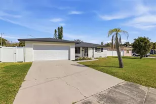 1027 27th Ave S, Saint Petersburg, FL 33705 - Photo 1