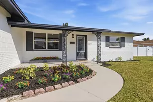 1027 27th Ave S, Saint Petersburg, FL 33705 - Photo 3