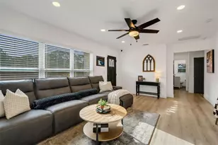 10016 Ridge Rd, Seminole, FL 33772 - Photo 7