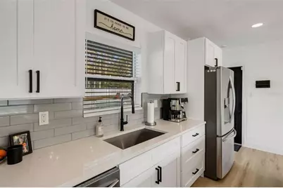 10016 Ridge Rd, Seminole, FL 33772 - Photo 11