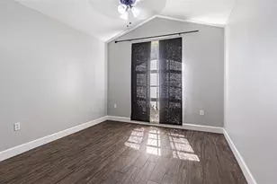 8925 Southbay Dr, Tampa, FL 33615 - Photo 13