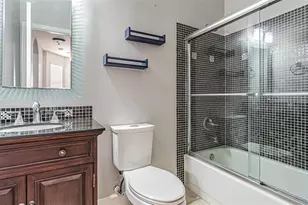 8925 Southbay Dr, Tampa, FL 33615 - Photo 17