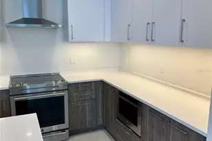 275 1st Ave S, Saint Petersburg, FL 33701 - Photo 9