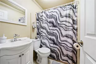 718 Bay Vista Blvd S, Saint Petersburg, FL 33705 - Photo 17