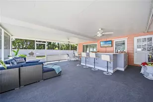 718 Bay Vista Blvd S, Saint Petersburg, FL 33705 - Photo 23