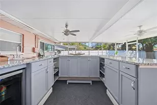 718 Bay Vista Blvd S, Saint Petersburg, FL 33705 - Photo 23