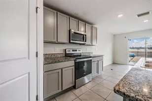 37214 Angel Wings Ave, Zephyrhills, FL 33541 - Photo 31
