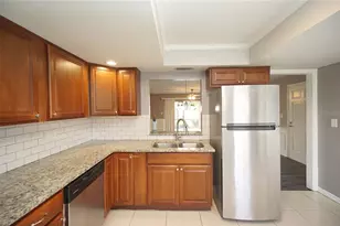 10330 Carrollwood Ln, Tampa, FL 33618 - Photo 5