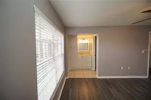 10330 Carrollwood Ln, Tampa, FL 33618 - Photo 9