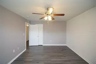 10330 Carrollwood Ln, Tampa, FL 33618 - Photo 11