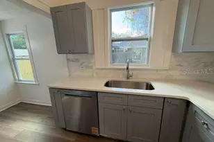 911 Hart St, Clearwater, FL 33755 - Photo 9