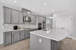 33947 Astoria Cir, Wesley Chapel, FL 33545 - Photo 19