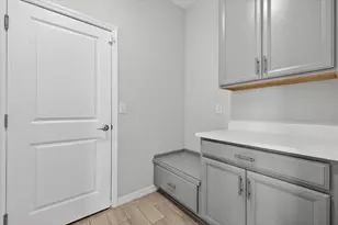 33947 Astoria Cir, Wesley Chapel, FL 33545 - Photo 11