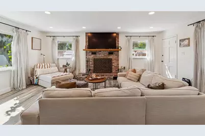 10224 N Oakleaf Avenue, Tampa, FL 33612 - Photo 27