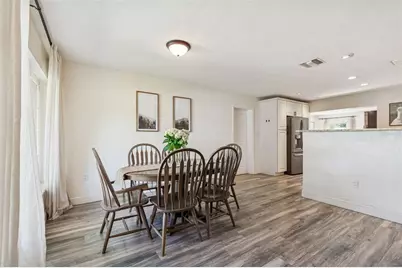 10224 N Oakleaf Avenue, Tampa, FL 33612 - Photo 11