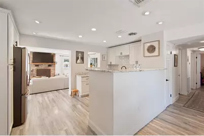 10224 N Oakleaf Avenue, Tampa, FL 33612 - Photo 17