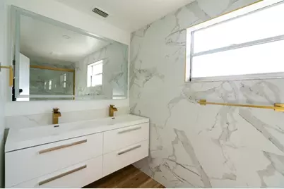 7502 Pond View Court, Tampa, FL 33615 - Photo 9