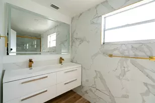 7502 Pond View Ct, Tampa, FL 33615 - Photo 9