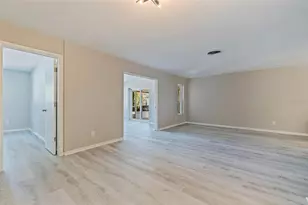1013 55th Terrace S, Saint Petersburg, FL 33705 - Photo 13