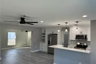 9024 2nd St N, Saint Petersburg, FL 33702 - Photo 5