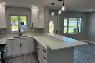 9024 2nd St N, Saint Petersburg, FL 33702 - Photo 9