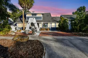 945 11th St N, Saint Petersburg, FL 33705 - Photo 1