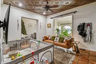 945 11th St N, Saint Petersburg, FL 33705 - Photo 5