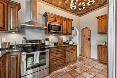 945 11th Street N, Saint Petersburg, FL 33705 - Photo 31