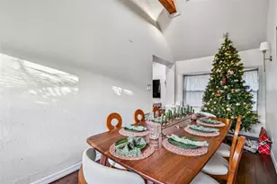 945 11th St N, Saint Petersburg, FL 33705 - Photo 7